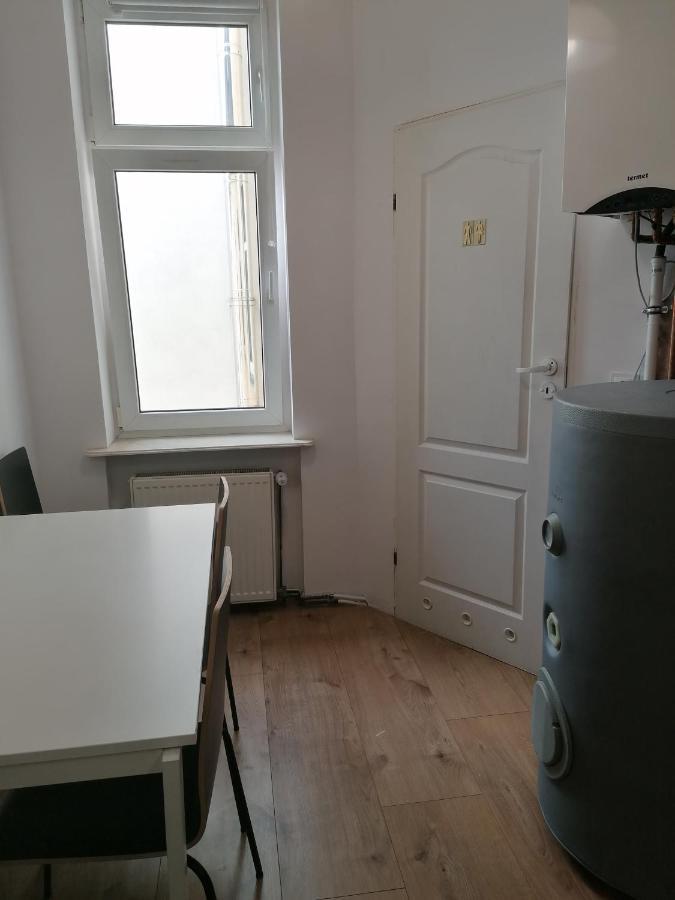 Hostel Tulip - Pokoj 5 Ze Wspolna Lazienka I Kuchnia Szczecin Bagian luar foto