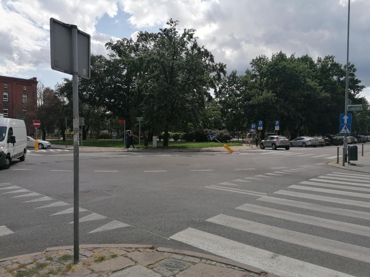 Hostel Tulip - Pokoj 5 Ze Wspolna Lazienka I Kuchnia Szczecin Bagian luar foto