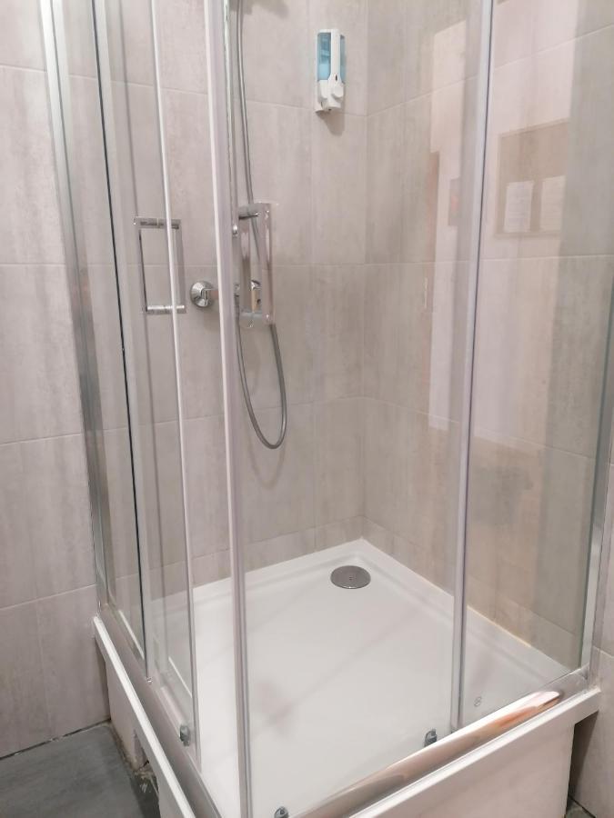 Hostel Tulip - Pokoj 5 Ze Wspolna Lazienka I Kuchnia Szczecin Bagian luar foto