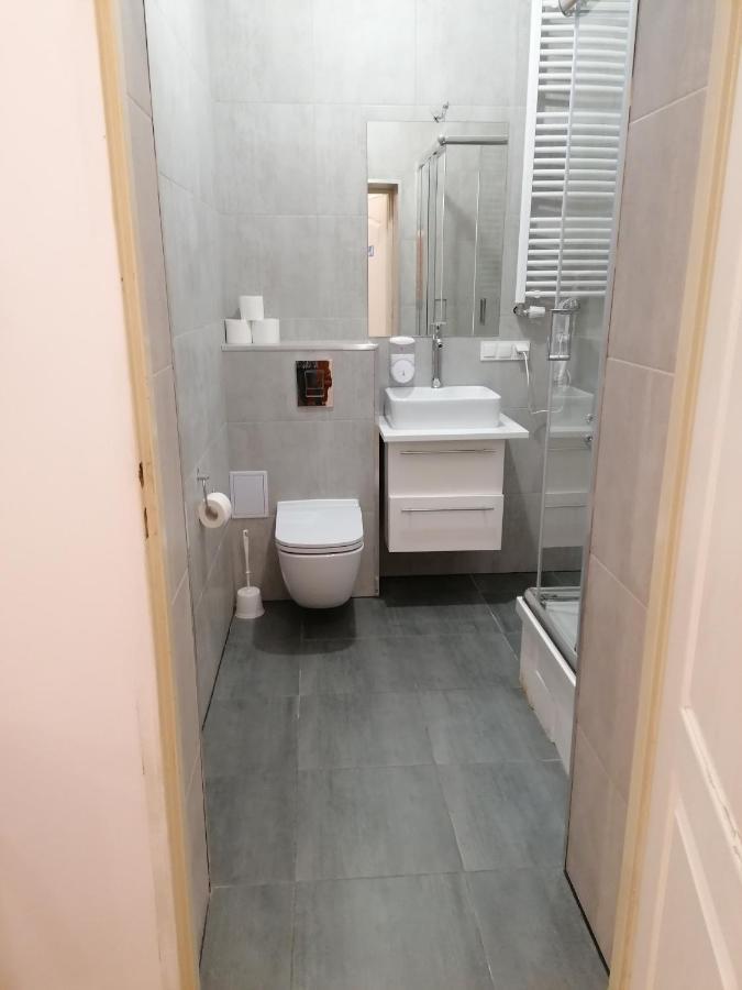 Hostel Tulip - Pokoj 5 Ze Wspolna Lazienka I Kuchnia Szczecin Bagian luar foto